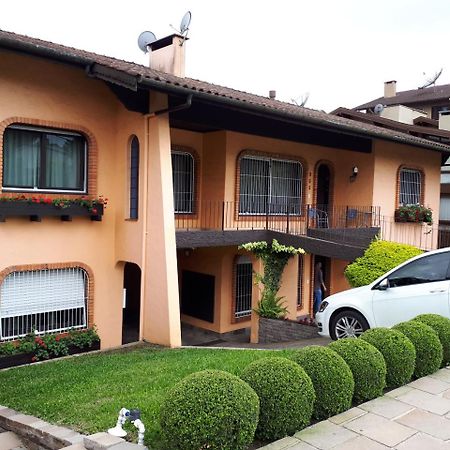 Roloff Praca Das Rosas Gramado Exterior photo